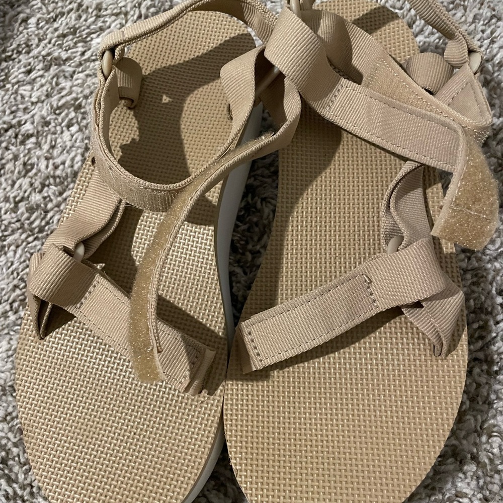 Tevas platform flat